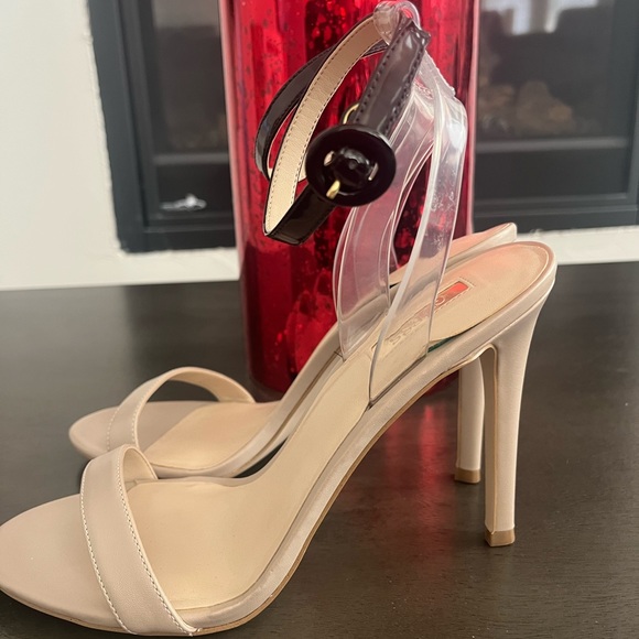 Guess - Picture 3 of 6